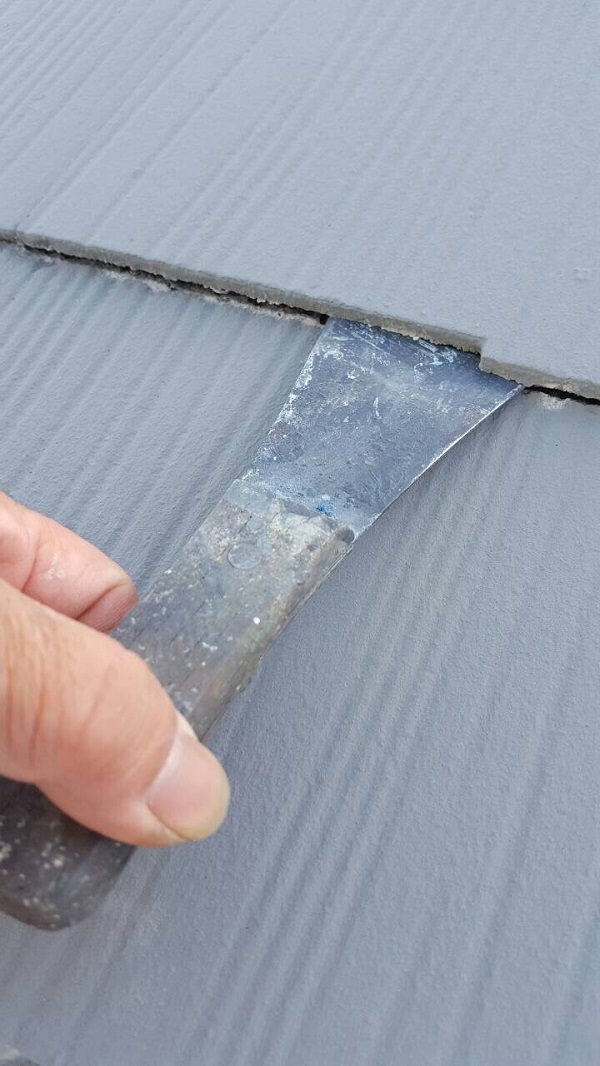東京都板橋区　屋根塗装　ひび割れ補修　縁切り　タスペーサー